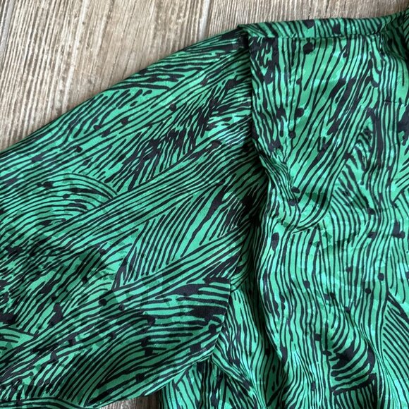 Vtg Womens Kelly Green Shirt Blouse Turtleneck Back Buttons 10‎ Petite Silky - Picture 4 of 11